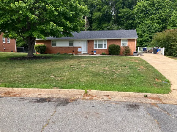 107 Lakemont Ct, Martinsville, VA 24112