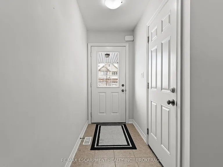 141 Winterberry Blvd #MAIN — Photo 5