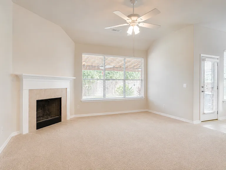 15832 Coyote Hill Dr — Photo 6