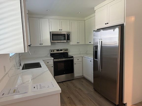 2nd image of 675 E Fox Ct