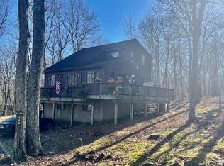140 Oak Ridge Cir, Hawley, PA