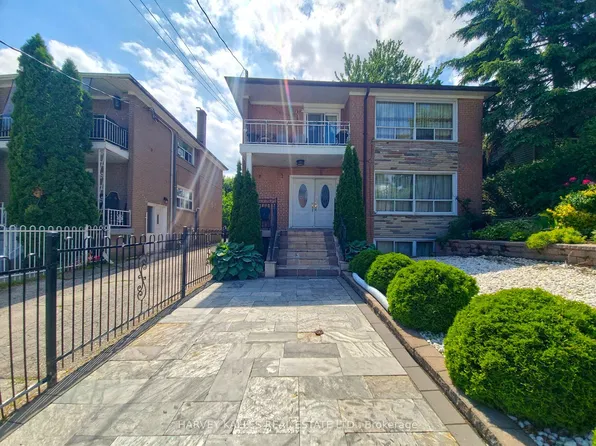 8 Medford Ave Room 4, Toronto, ON M1L 4G2