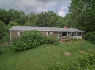 10 Gateway Ln, Candler, NC 28715