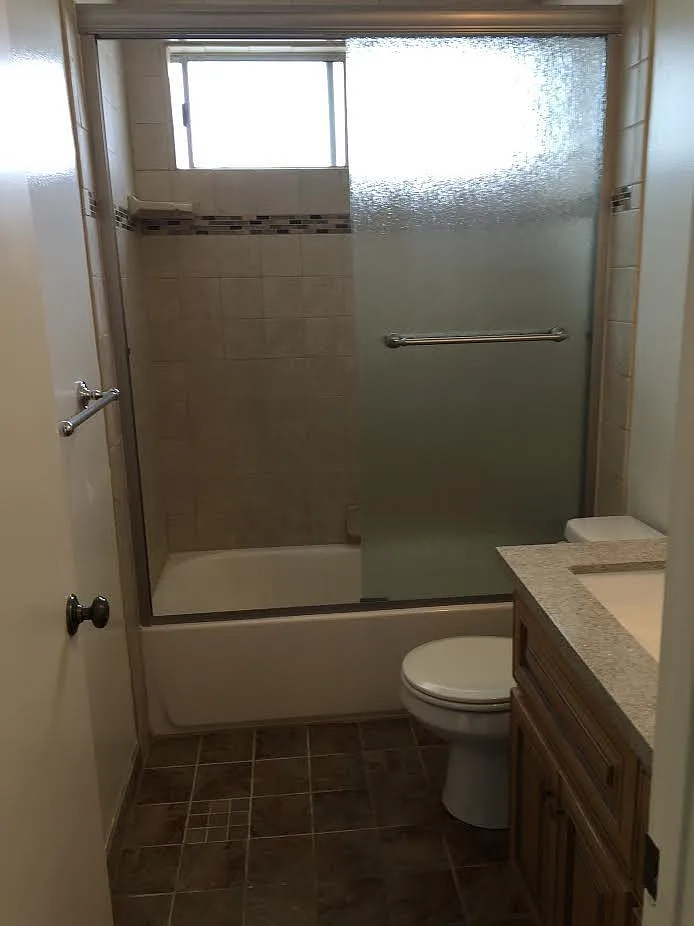 2115 Mathews Ave — Photo 4