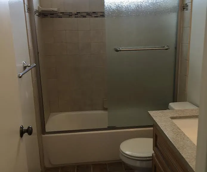 2115 Mathews Ave — Photo 4