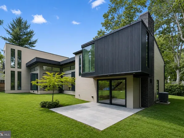 1405 Wolftrap Run Rd, Vienna, VA 22182