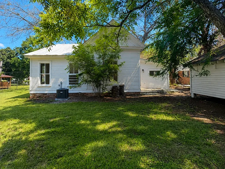 910 Highland Ave — Photo 36