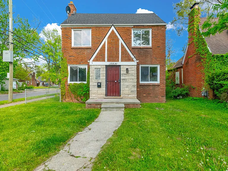 10470 Roxbury St — Photo 2