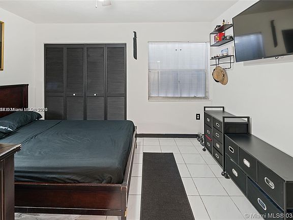4th image of 140 NW 14th Ave APT 2