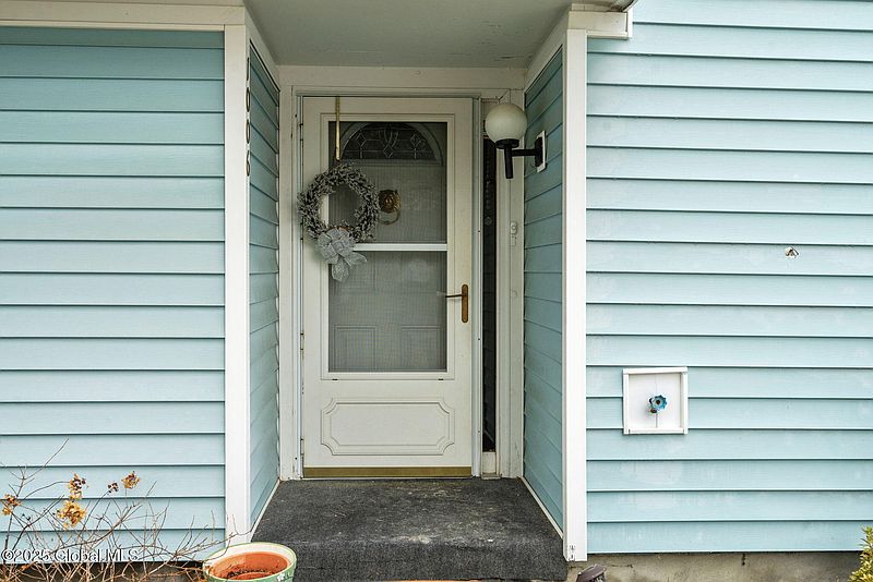 3rd image of 1006 S Rockport Court