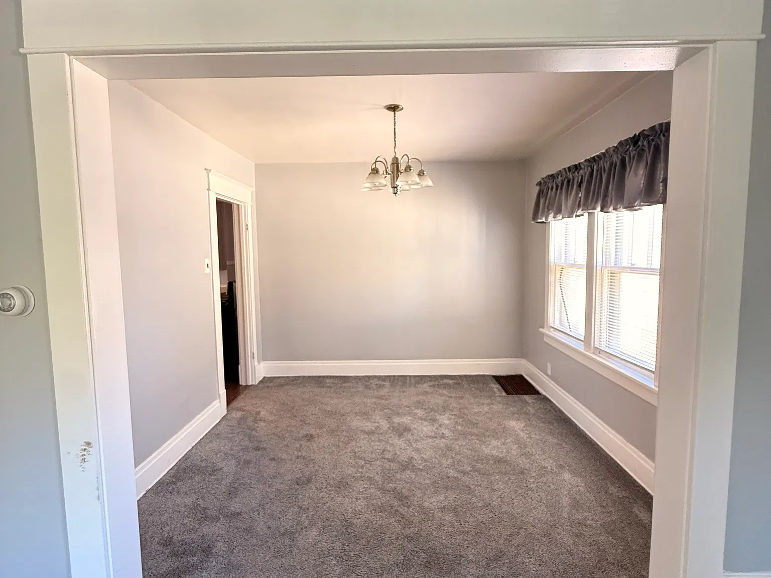 3 bed, $1,500 — Photo 2