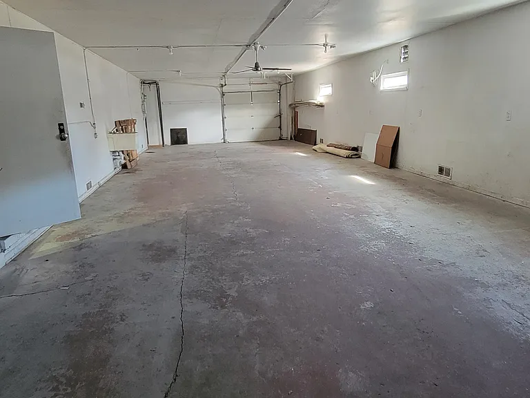 2348 E Walnut St — Photo 6