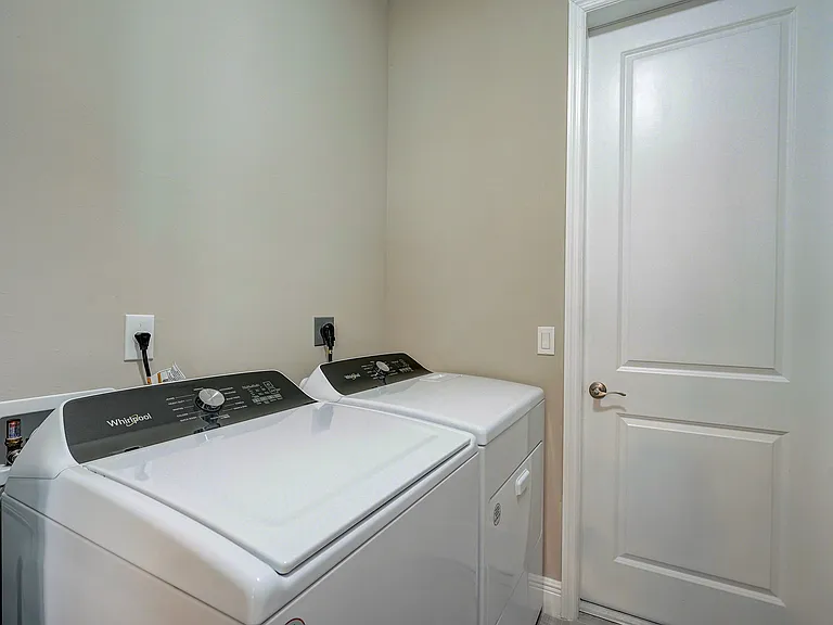 1104 NW 42nd Pl — Photo 22
