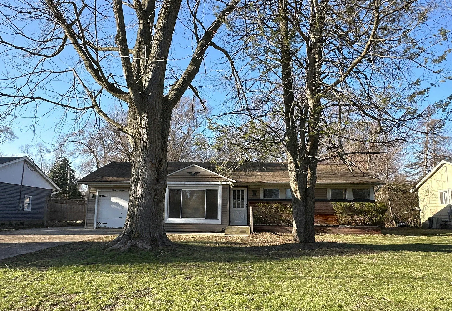 375 Douglas Rd photo 1
