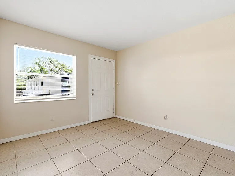 1799 Russell St S #3 — Photo 9