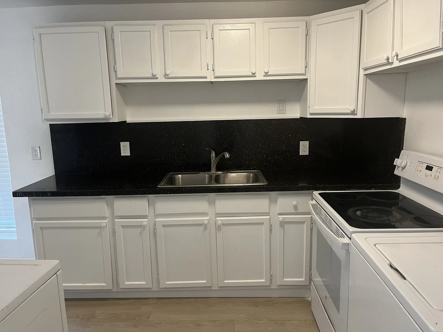 2537 S Lake Park Cir — Photo 3