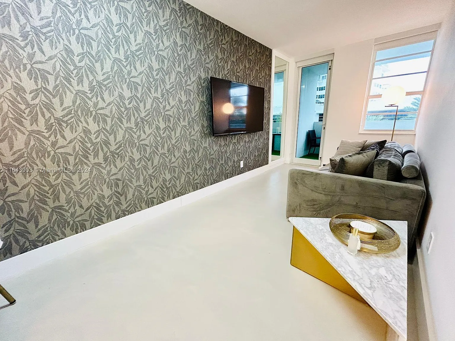 The Decoplage Condo — Photo 2