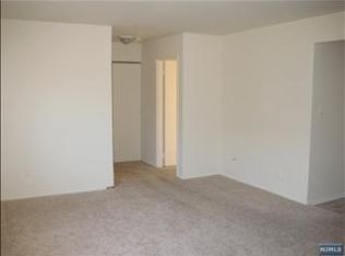 2 Rolling Ridge Rd, Montvale, NJ 07645