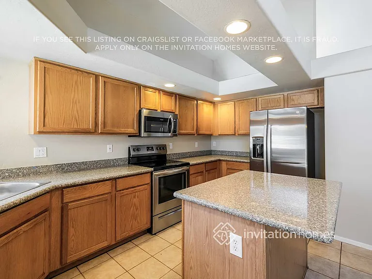 7914 W Claremont St — Photo 8