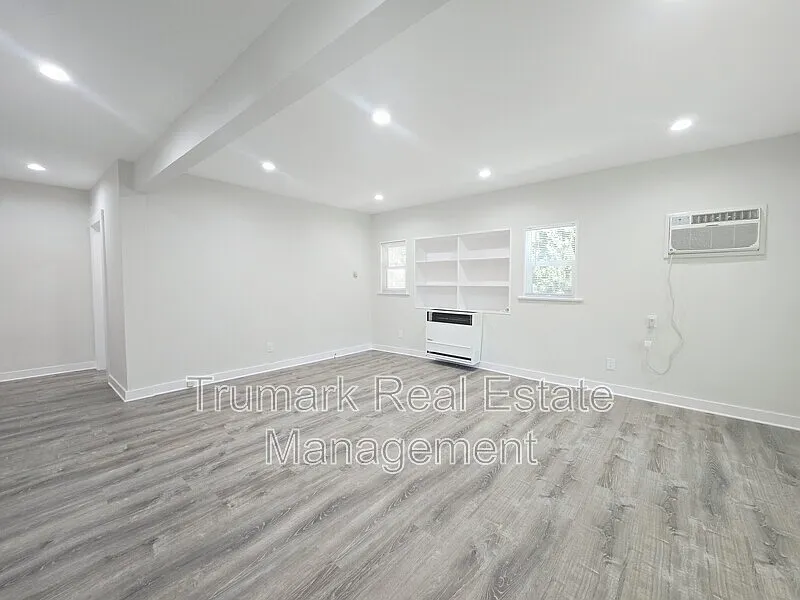 4 bed, 2.5 bath, $4,995 — Photo 4