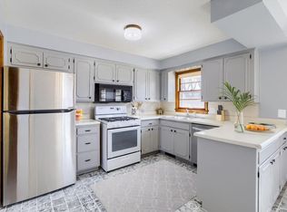 5705 Phoenix St, Golden Valley, MN 55422