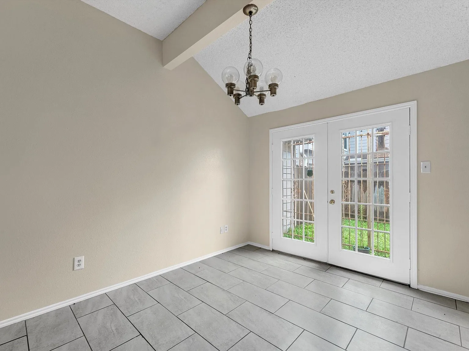 2 bed, 1.0 bath, 927 sqft, $1,450 — Photo 4