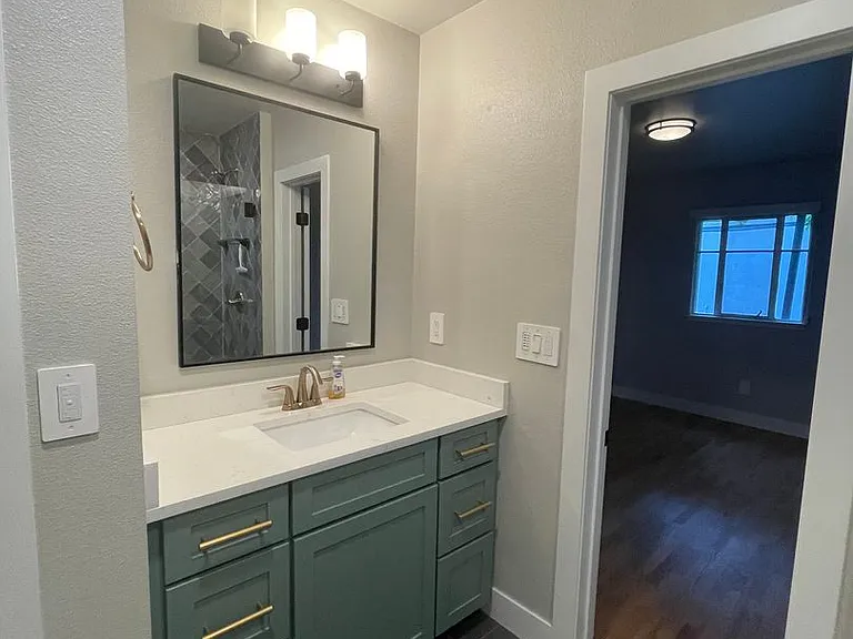 921 Walnut St — Photo 13