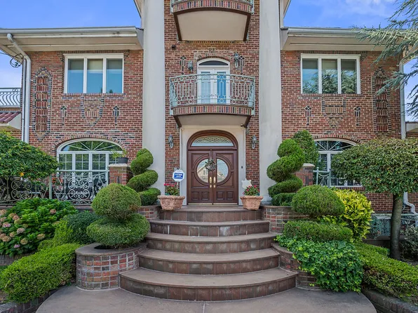 7325 14th Avenue image 2 of 52