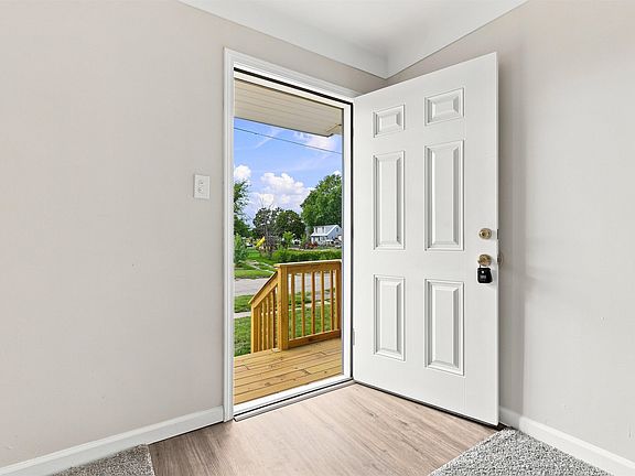 5th image of 4209 Cuthbertson St