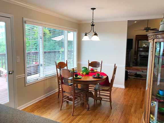 Eat in kitchen area