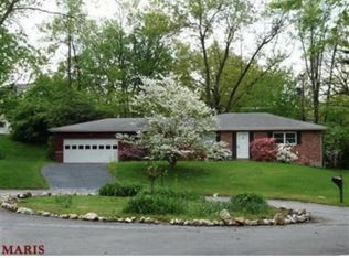 801 Mary Meadows Ln, Saint Louis, MO