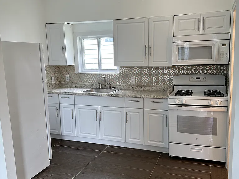 551 Jefferson St — Photo 7