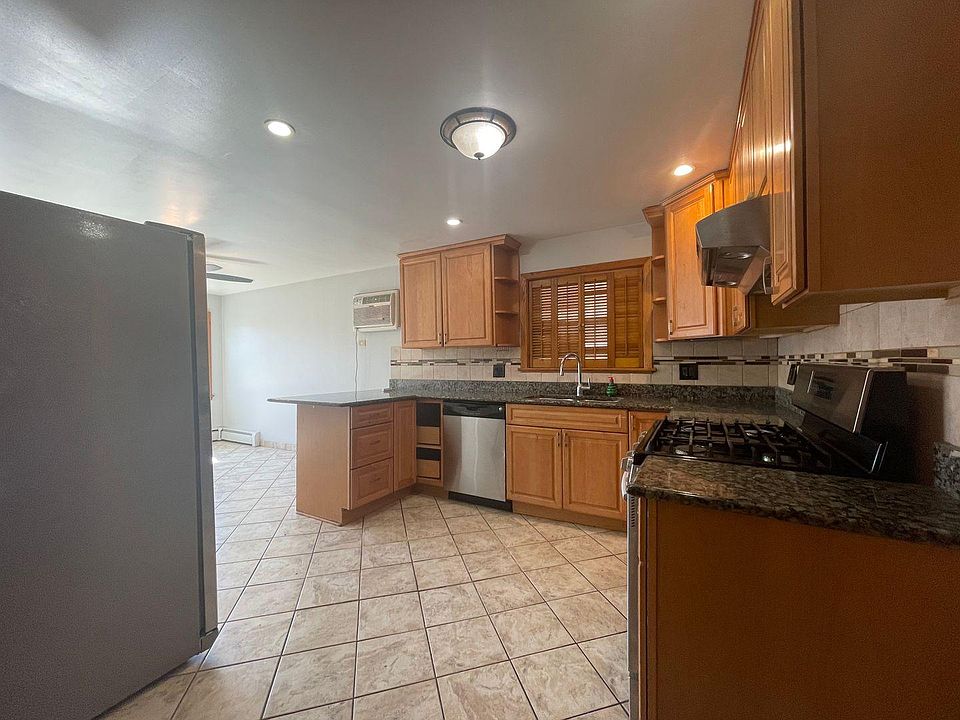 1st image of 2837 N 75th Ave #1