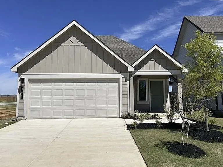 305 Randall Pl — Photo 1