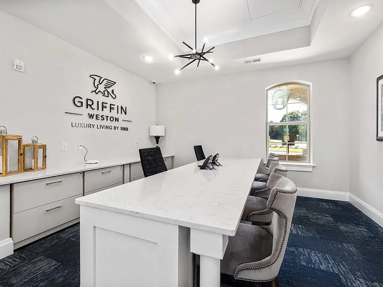 Griffin Weston — Photo 32