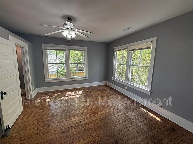 607 W 44th St #B — Photo 15