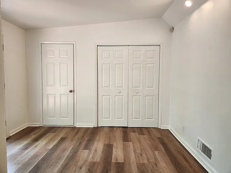 1505 Eastland Rd — Photo 15