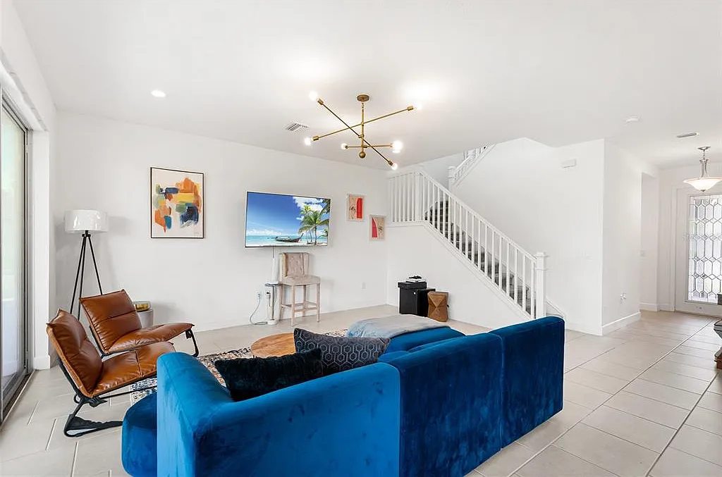 5 bed, 4.5 bath, 3251 sqft, $4,300 — Photo 4