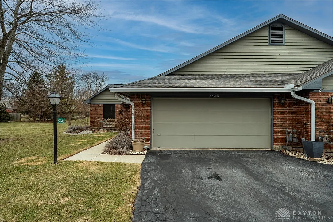 554 Raintree Pl photo 1