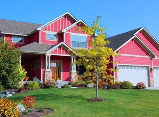 9096 Whispering Oaks Trl, Shakopee, MN 55379