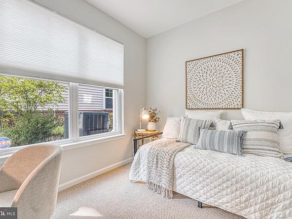 5th image of 620 Ava Cir NE #867