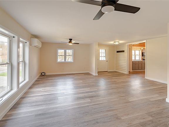 5th image of 6082 Reservoir Rd