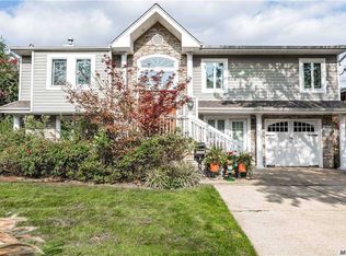 170 Regent Dr, Long Beach, NY 11561