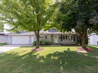 1318 Pinehurst Ln, Neenah, WI 54956