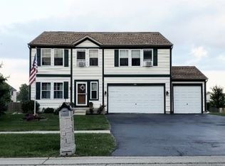 472 Stone Hollow Dr, Poplar Grove, IL 61065