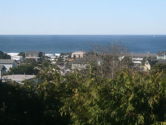 3rd image of 1727 NE Lee Pl