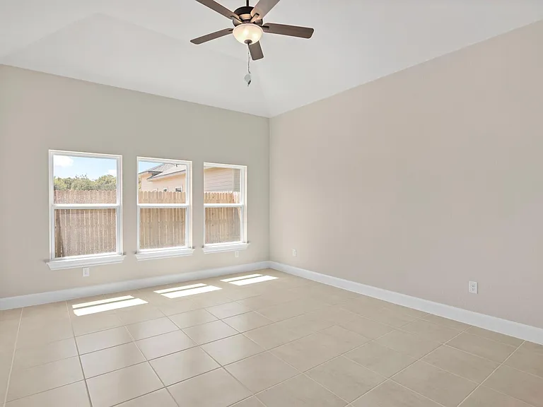 215 Park Cir — Photo 18