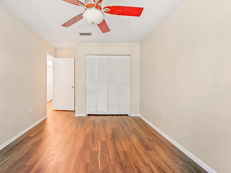 331 Greencastle Dr — Photo 18