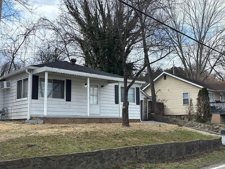 409 Eastgate Rd — Photo 8