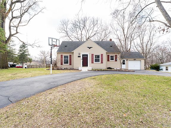 2nd image of 723 Globe Rd